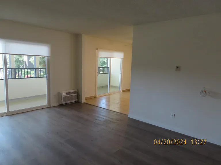 5760 Whitsett Ave #H — Photo 8