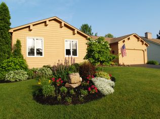 95 Woodstone Ln, Rochester, NY 14626