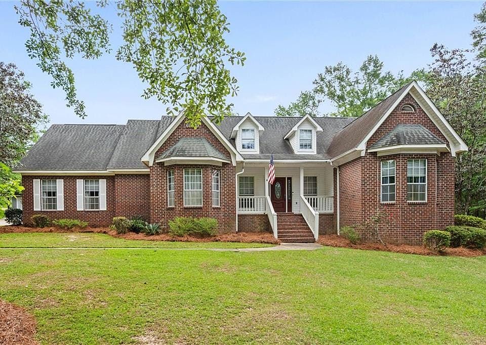 1st image of 10215 Oak Ln