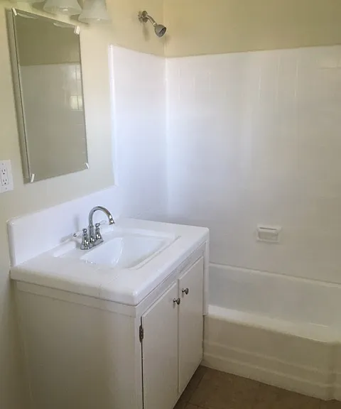 2419 Rockefeller Lane — Photo 2