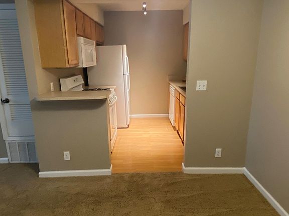 2nd image of 4919 Farnam St #19-3E