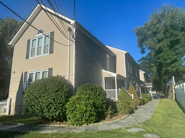 15 Chatfield St #1