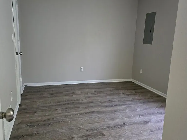 1505 Greensboro Dr — Photo 4