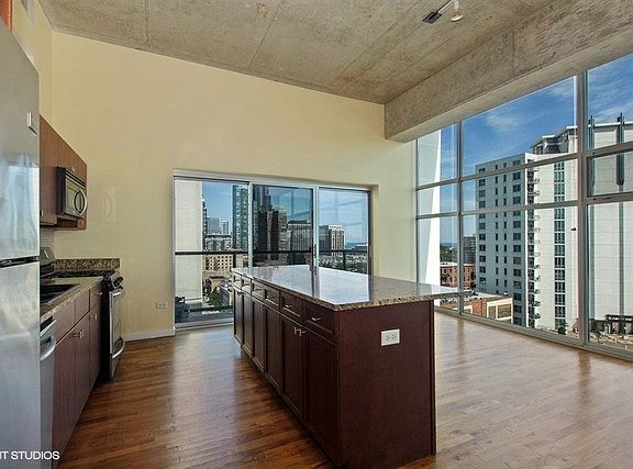 4th image of 1620 S Michigan Ave Unit 1205