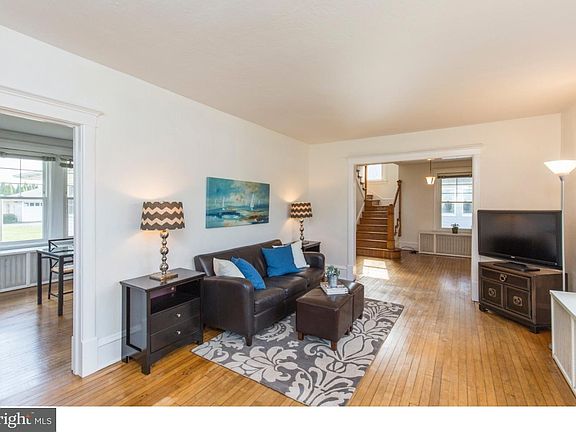 5th image of 34 E 1st Ave
