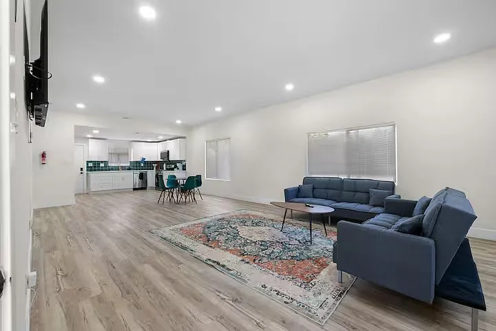 4 bed, 1456 sqft, $4,100 — Photo 3