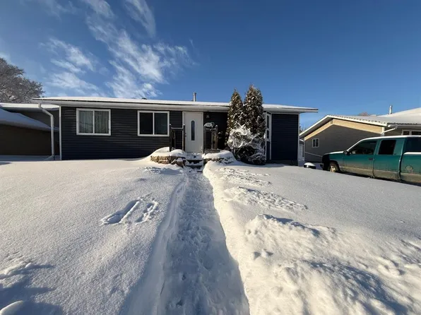 3304 E 54th Ave, Lloydminster, AB T9V 1H2