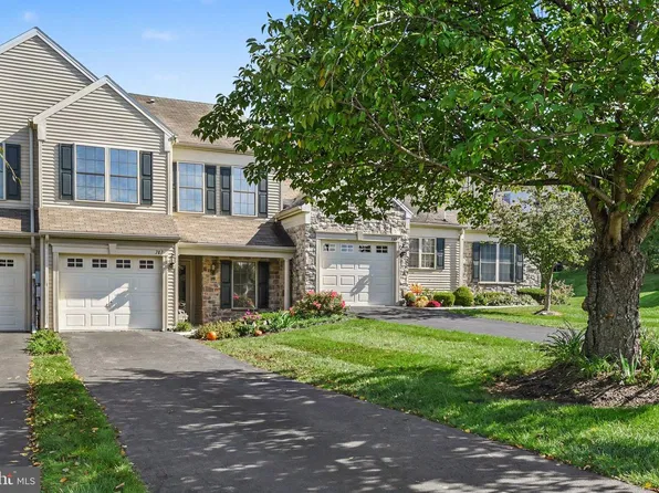 767 Creek Side Dr, Hummelstown, PA 17036