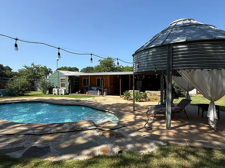 2723 Tin Top Rd — Photo 1