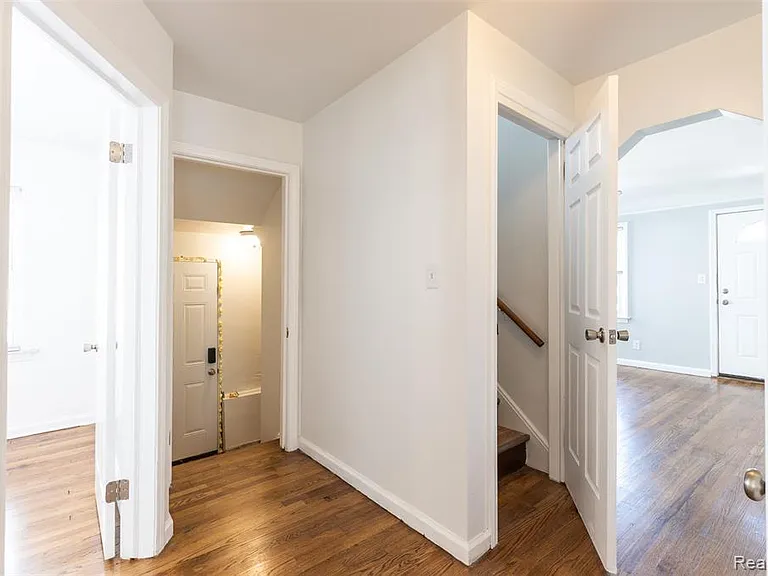 613 Riverbank St — Photo 15