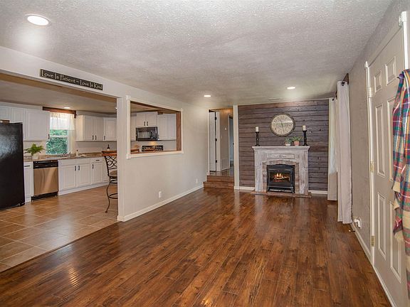 3rd image of 8107 E Jackson Ave
