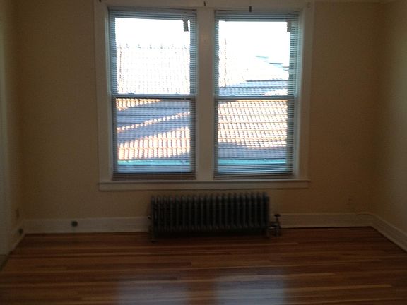 4th image of 326 W Washington Blvd