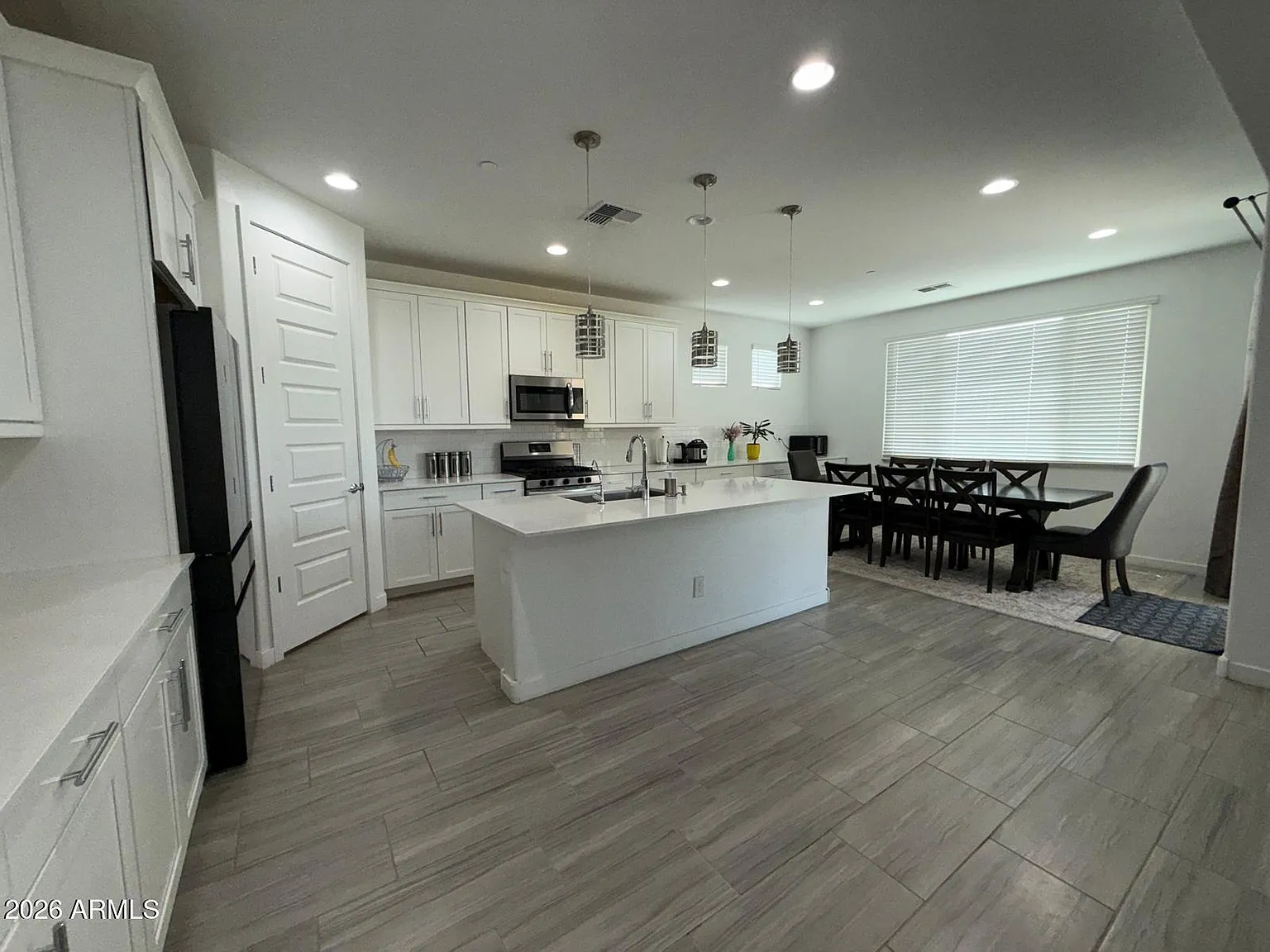 5 bed, 4.0 bath, 3268 sqft, $2,995 — Photo 2