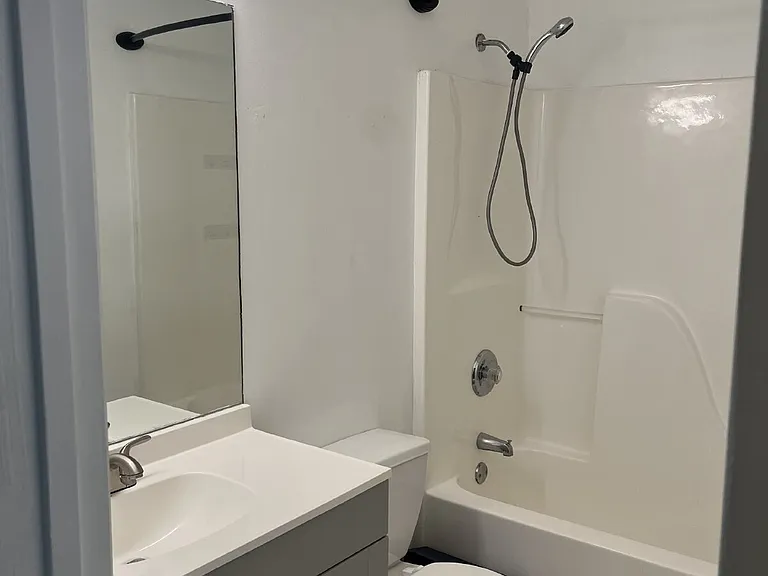 215 Derek Ct — Photo 12