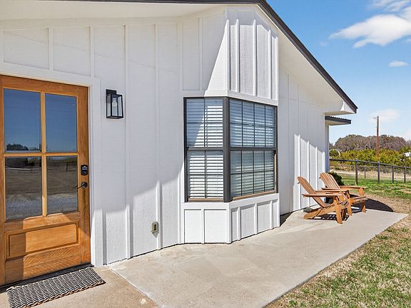 4th image of 3750 Dennis Rd