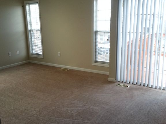 5th image of 16 Varone Dr