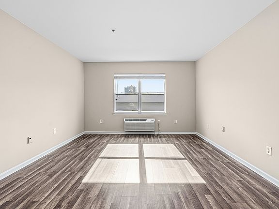 4th image of 905 River Rd APT 224
