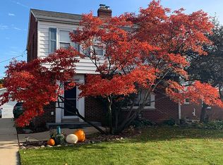 8804 Ravenswood Cir, Wauwatosa, WI 53226