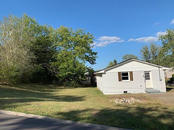 3rd image of 601 Troy Ct