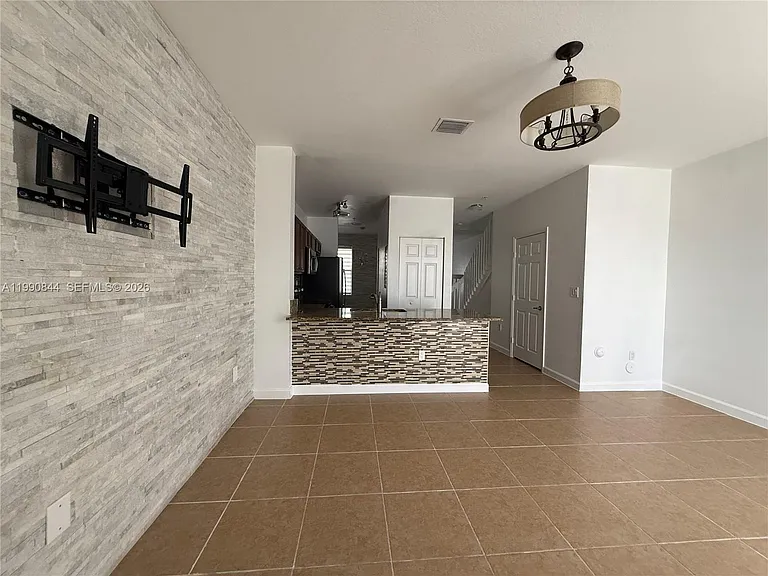 134 SE 28th Ter #6 — Photo 32