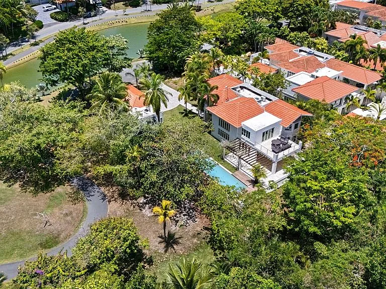 121 Dorado Bch E — Photo 4