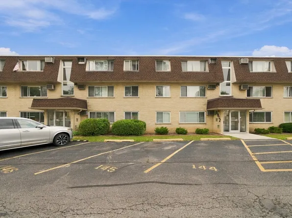 8812 Briar Ct APT 2D, Des Plaines, IL 60016
