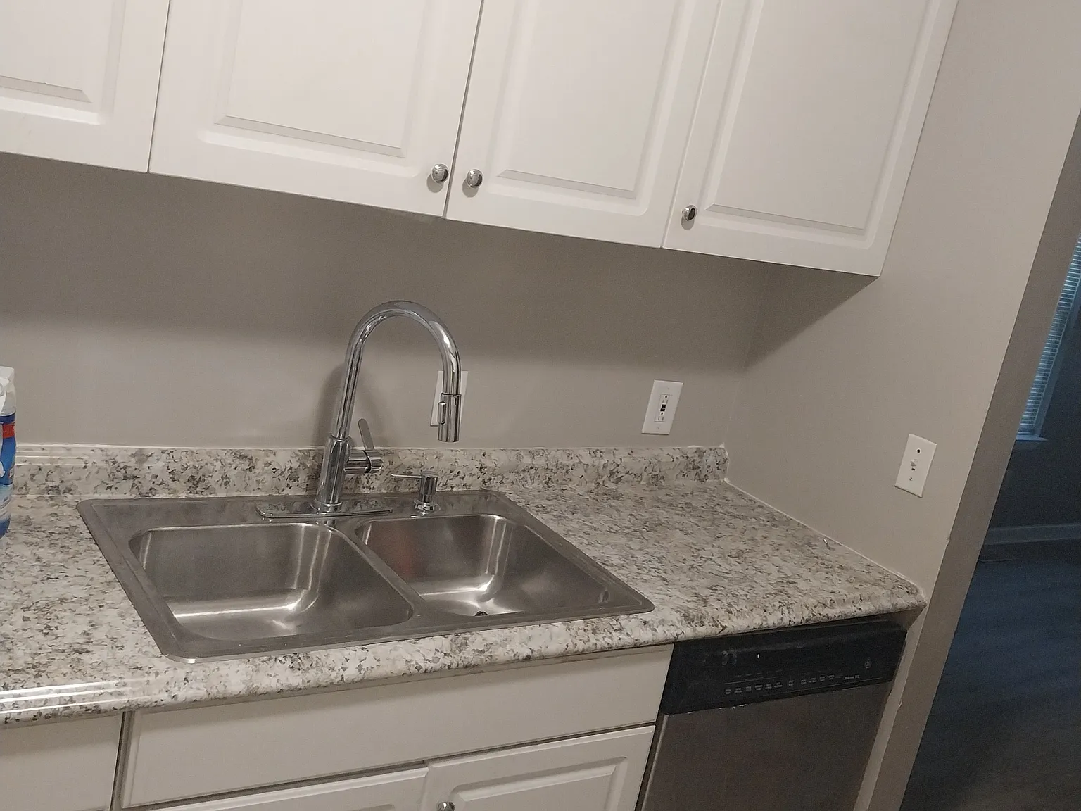 2203 Bennett Avenue — Photo 3