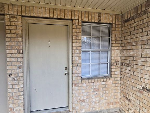 2nd image of 104 Beall St APT 1
