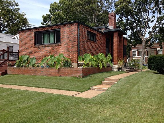 3rd image of 7046 Winona Ave
