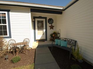 344 Oak Village Dr, Columbus, OH 43207