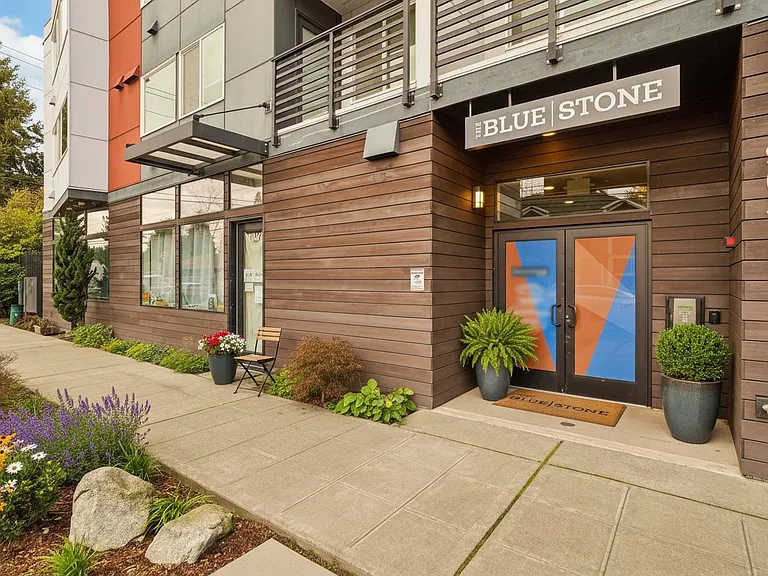 Blue Stone Apartments — Photo 10
