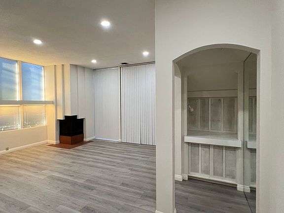 4th image of 1163 Huntington Dr APT 2