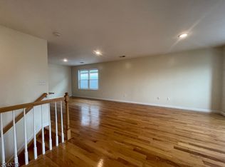 113 Court St, Elizabeth, NJ 07206