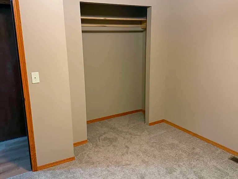208 N Marlen Ct — Photo 7