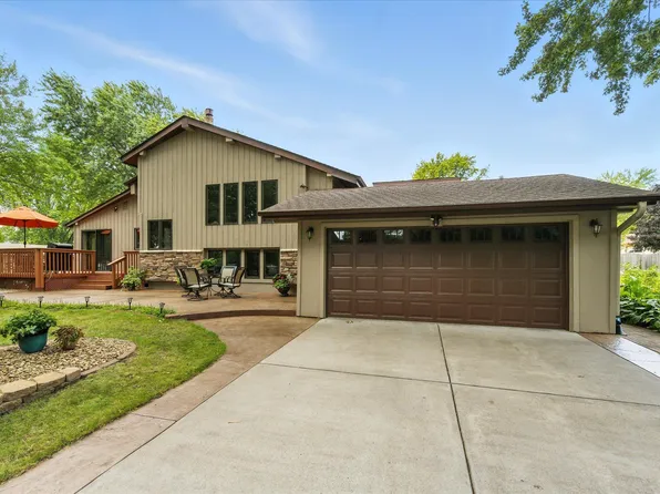 8100 Wynnwood Rd, Golden Valley, MN 55427