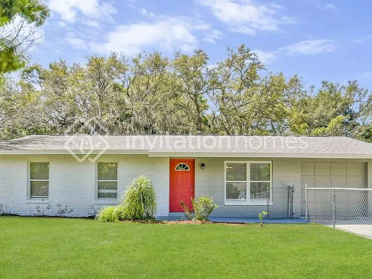316 E Rose Ln — Photo 1