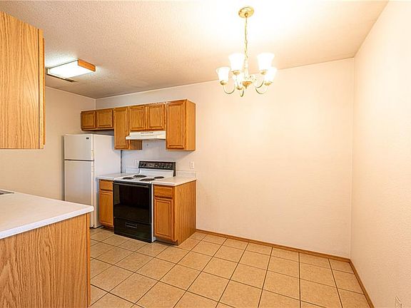 4th image of 131 Briarmeadow St