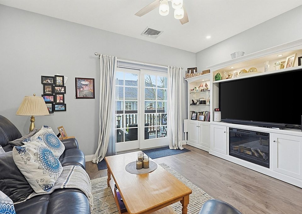 1st image of 501 Commerce Dr #308