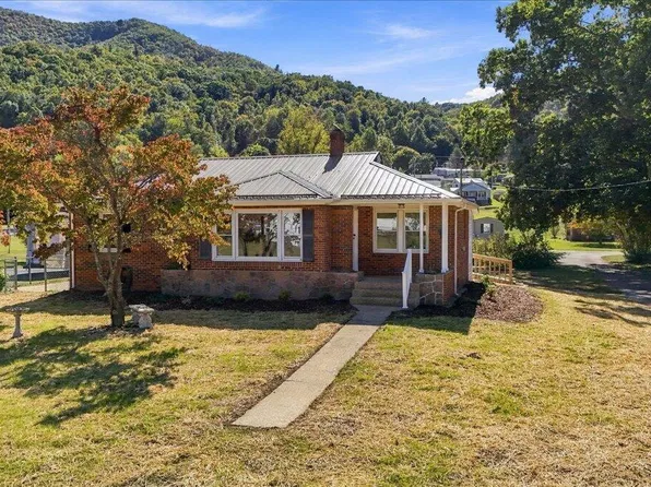 200 Dennis Cove Rd, Hampton, TN 37658