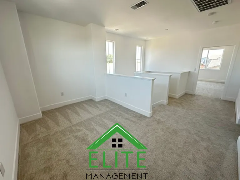 15828 Malibu Dr — Photo 14