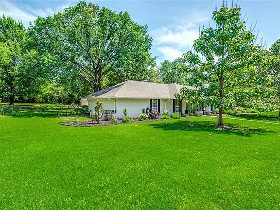 2nd image of 109 Valley View Dr N