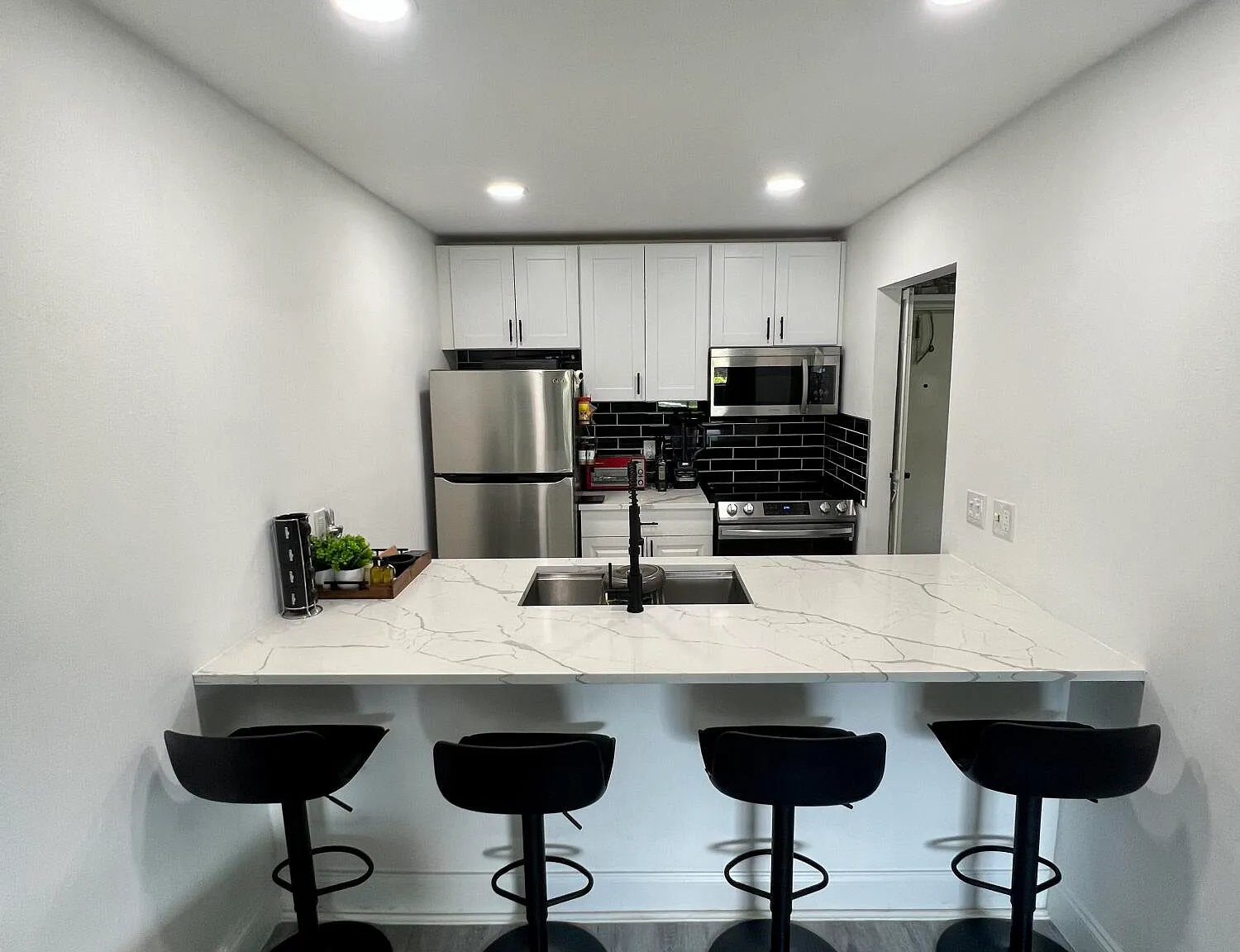 1 bed, 1.0 bath, 745 sqft, $2,000 — Photo 3