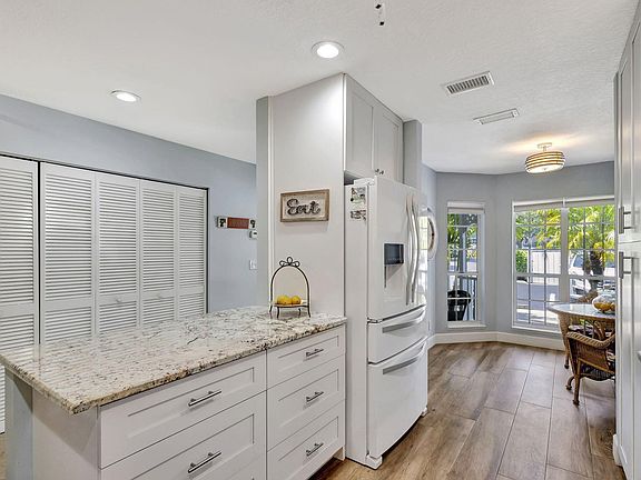 4th image of 716 Ocean Dunes Cir