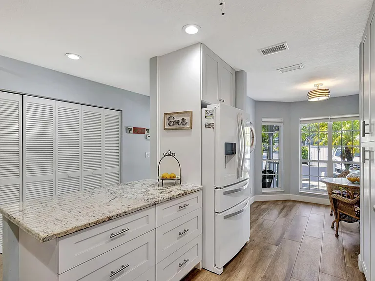 716 Ocean Dunes Cir — Photo 4