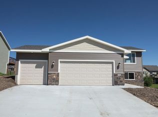 233 Keystone Dr, Pine Island, MN 55963
