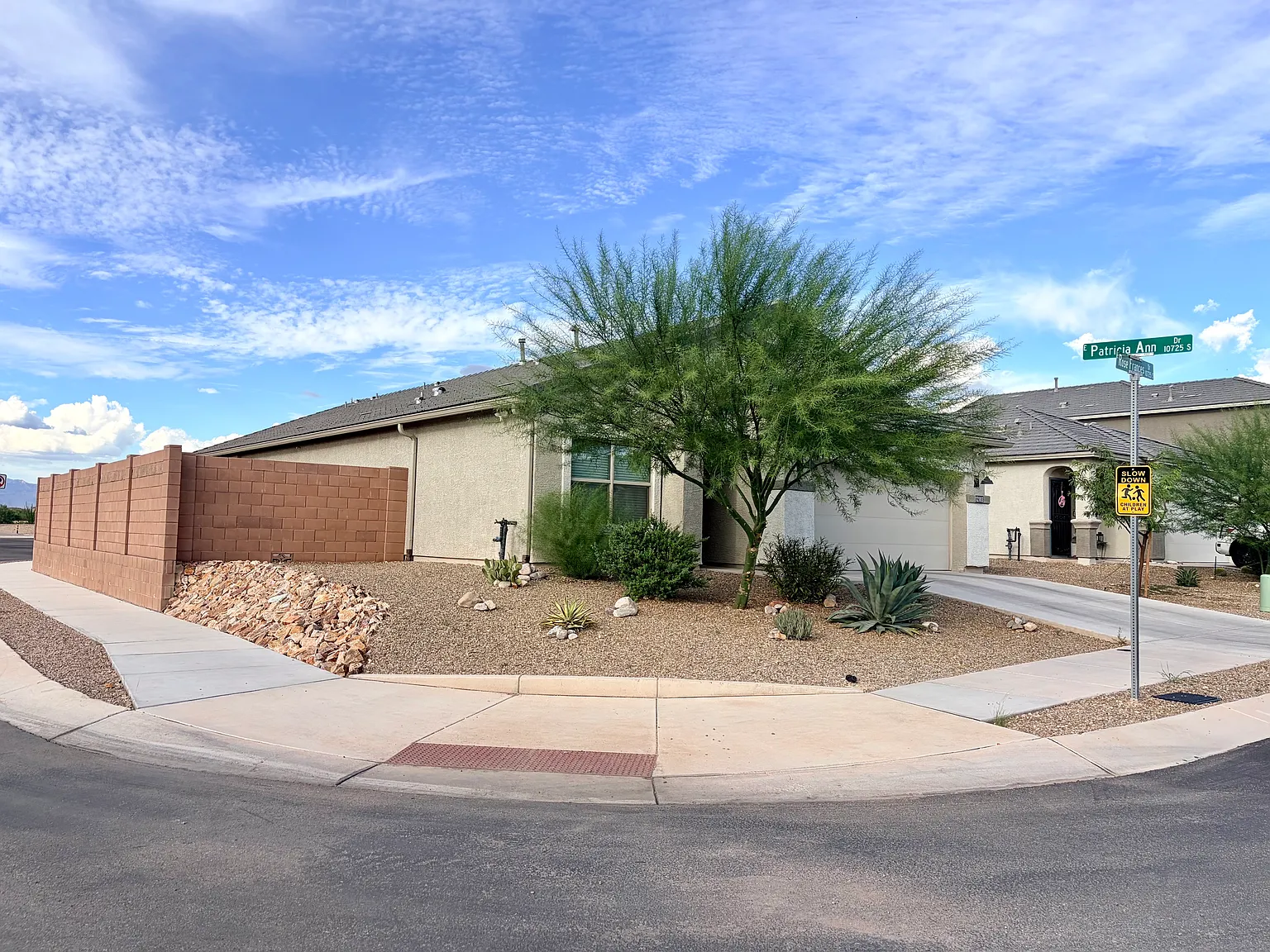 5 bed, 1909 sqft, $2,400 — Photo 2