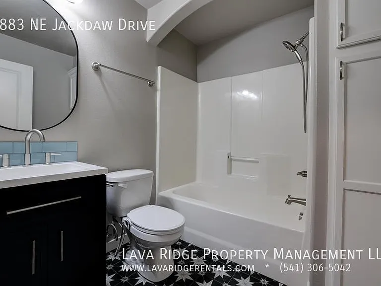 2883 NE Jackdaw Dr — Photo 10