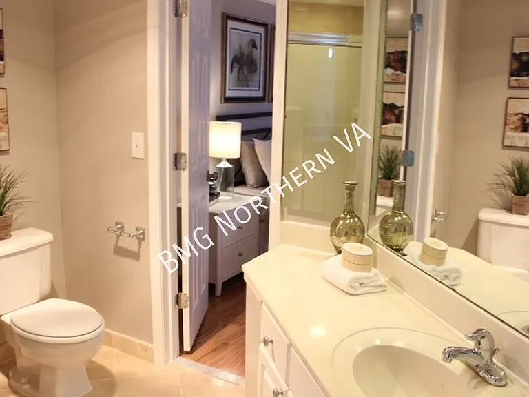1276 N Wayne St #909 — Photo 20