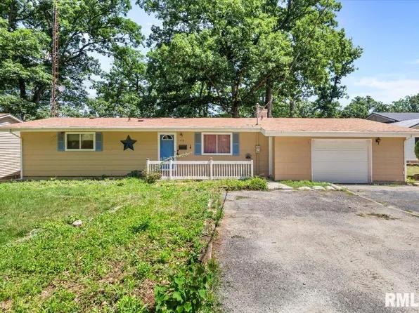 15858 Oak Ln, Girard, IL 62640
