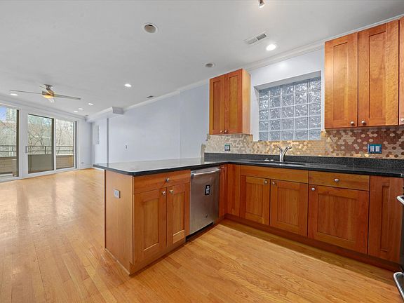 3rd image of 4662 N Winthrop Ave APT 3S